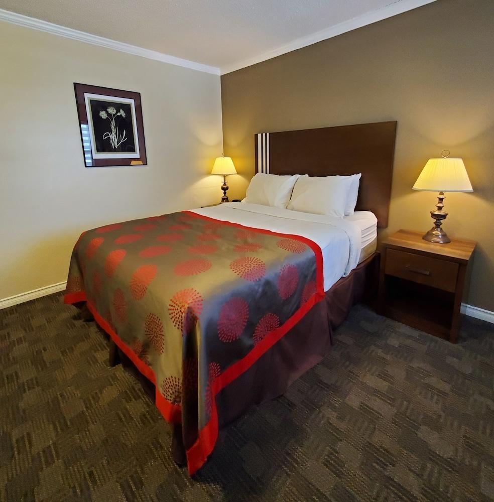 Grand Forks Inn Ngoại thất bức ảnh