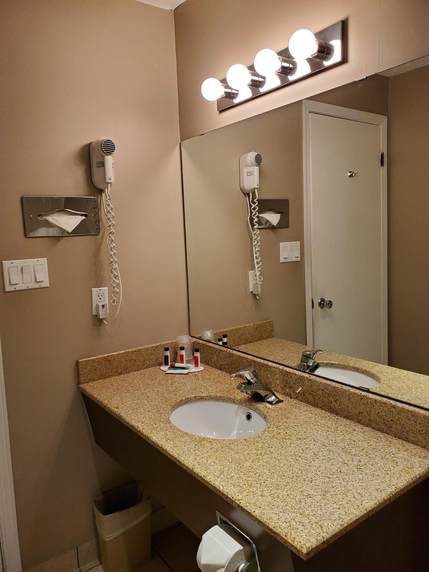 Grand Forks Inn Ngoại thất bức ảnh